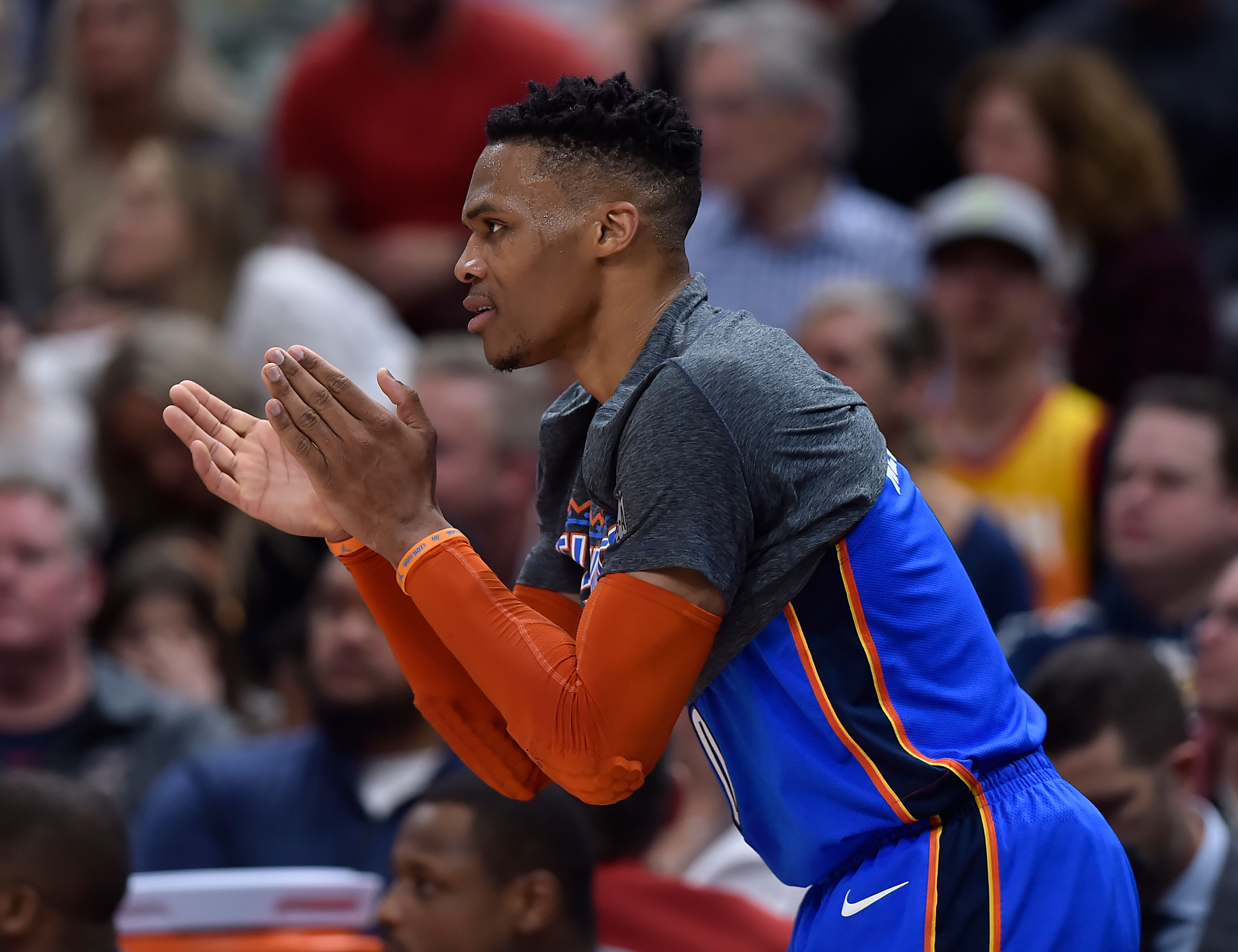 员已经全情 员已经全情